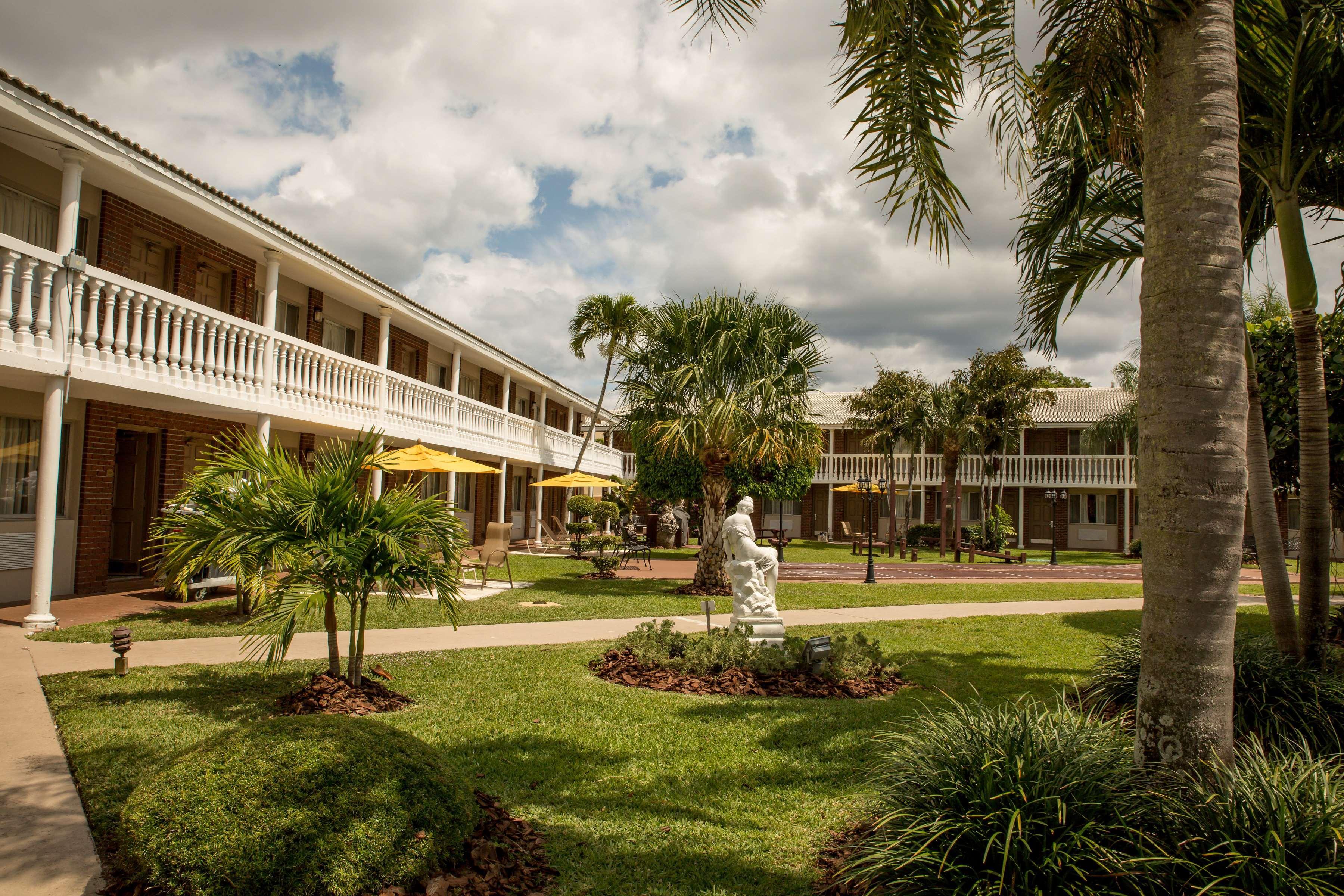 Best Western Palm Beach Lakes West Palm Beach Exterior photo