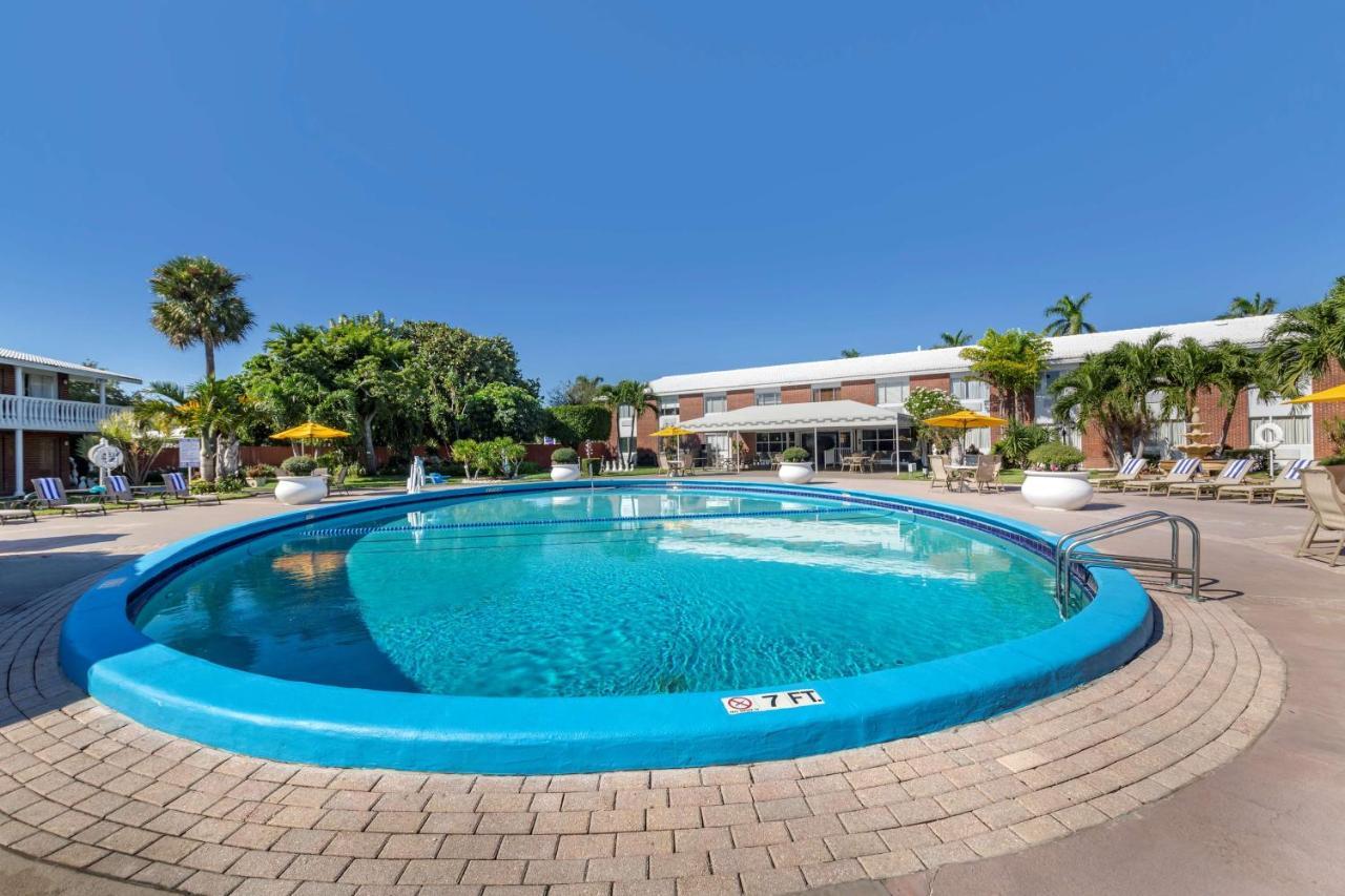 Best Western Palm Beach Lakes West Palm Beach Exterior photo