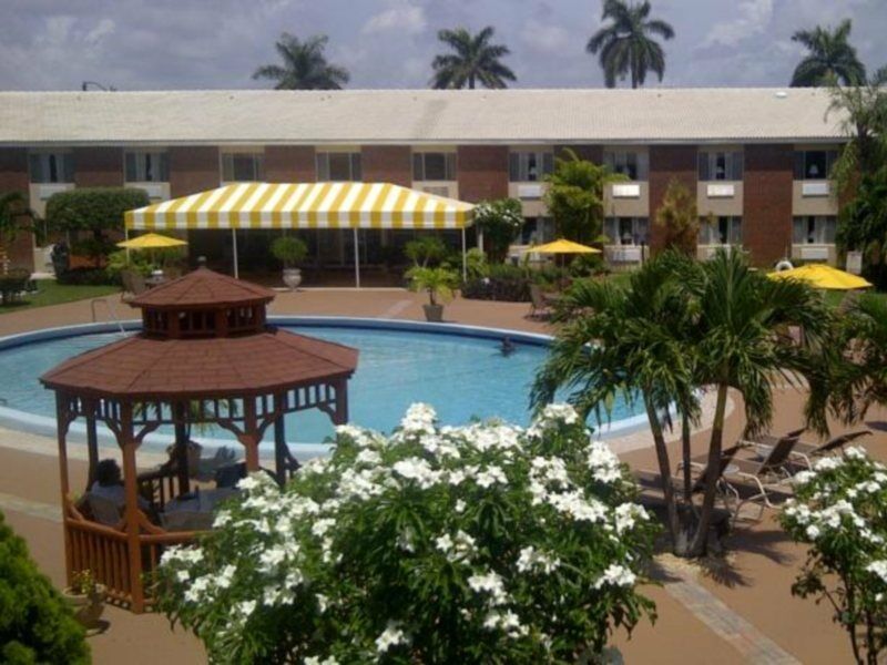 Best Western Palm Beach Lakes West Palm Beach Exterior photo